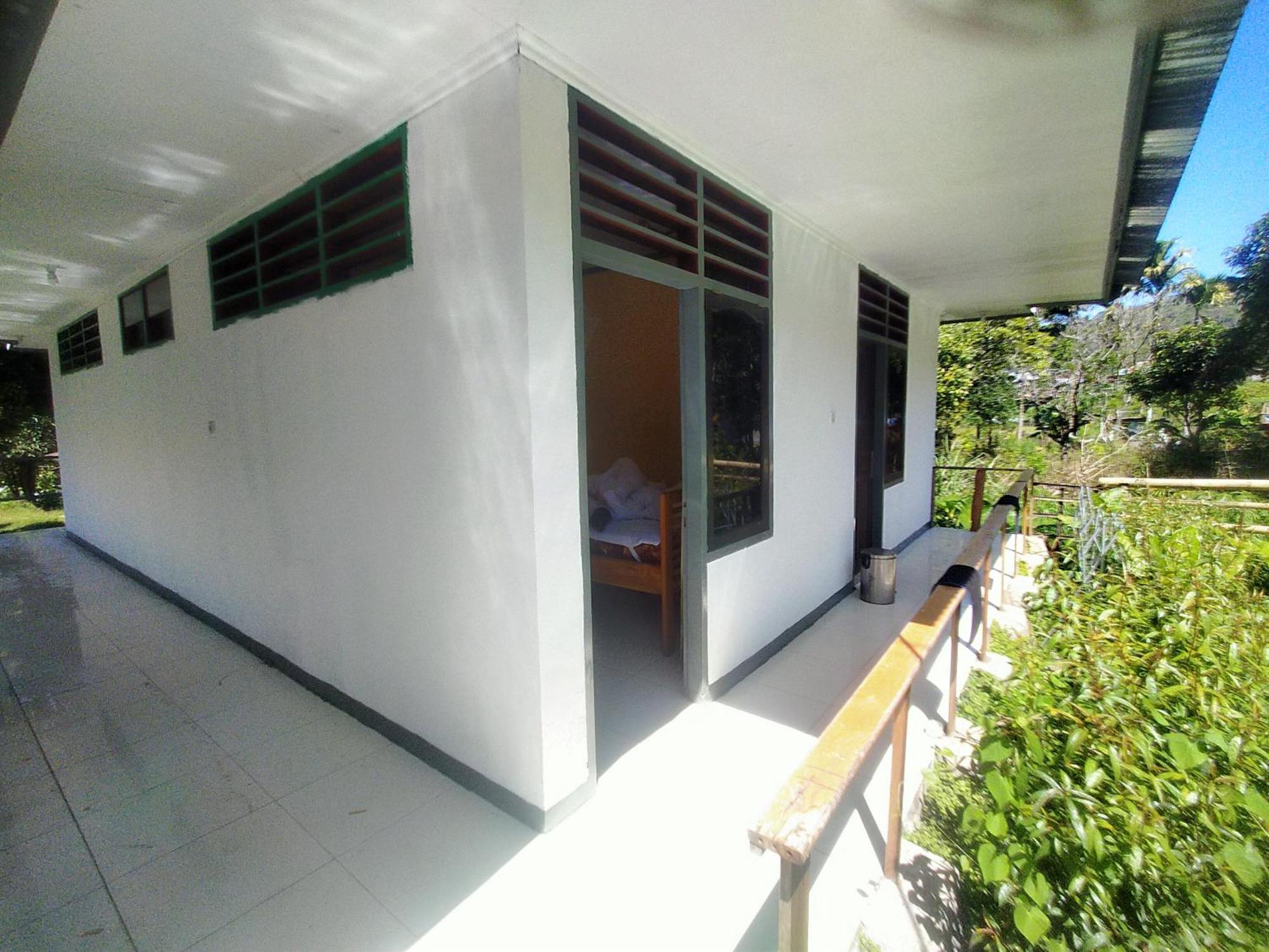 Wisma Kelimutu Ende Bagian luar foto